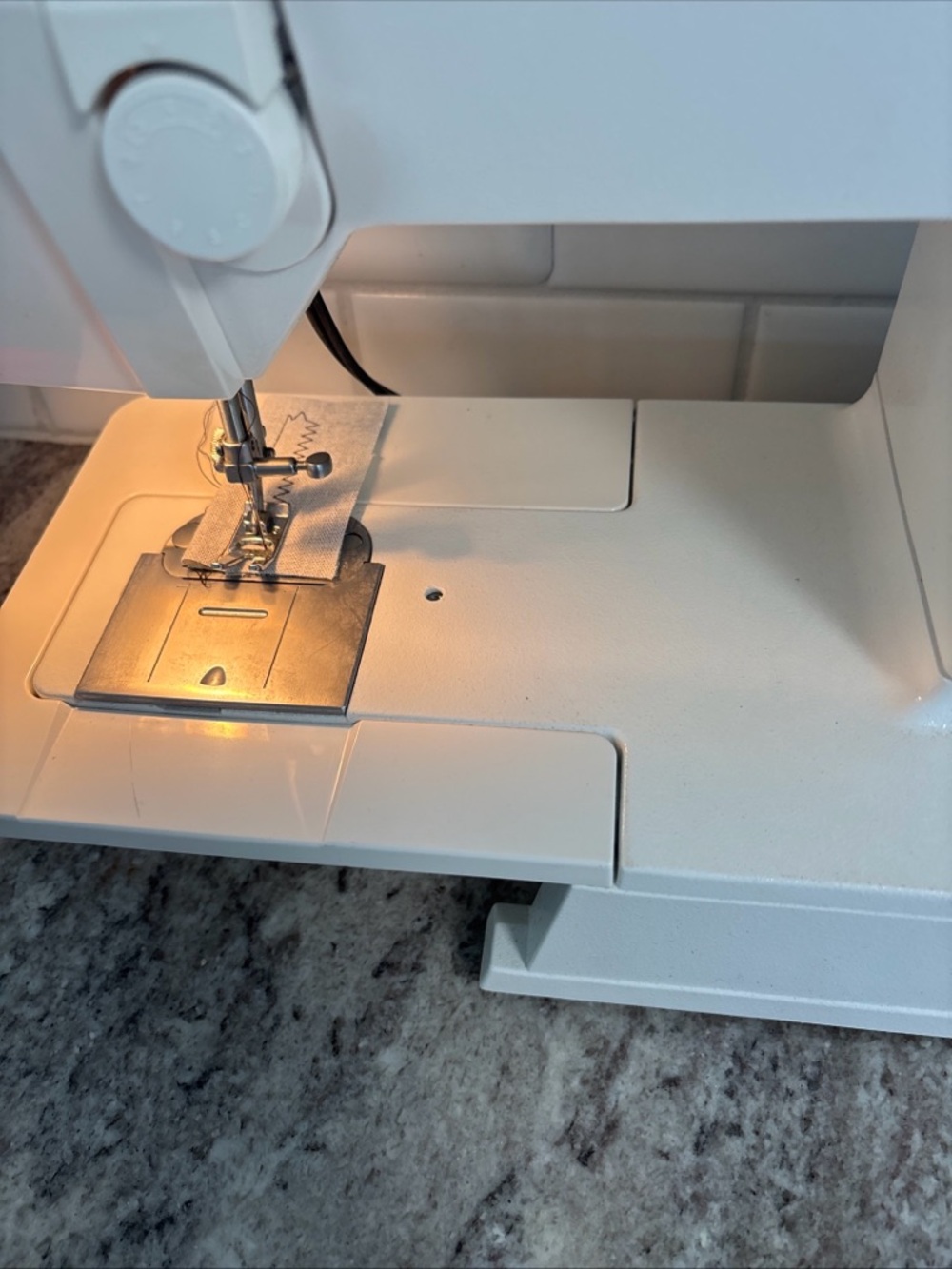Singer White Multi-Stitch Sewing Machine - Compact Home Use - Picture 3 of 13